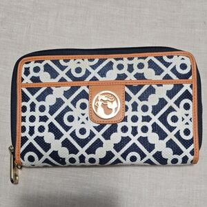 Spartina 449 wrist wallet for women. 5"×8" Navy and Tan Patterned Wallet